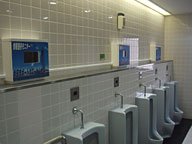 男性用トイレ内